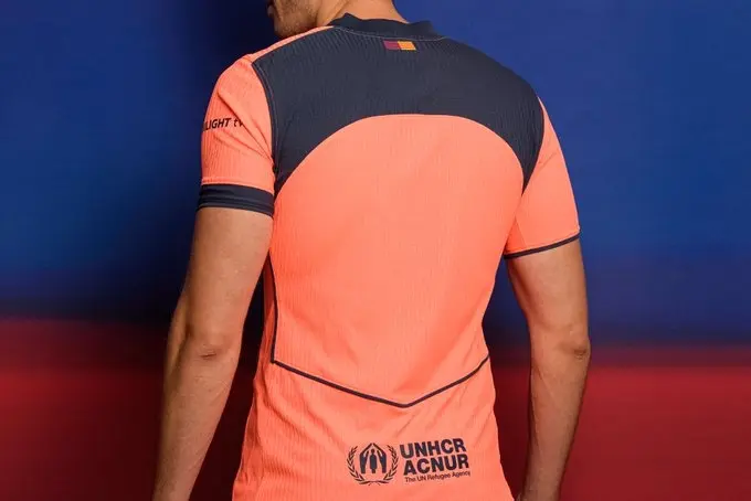 饰有海军蓝, 橙色主色调, 巴萨发布新